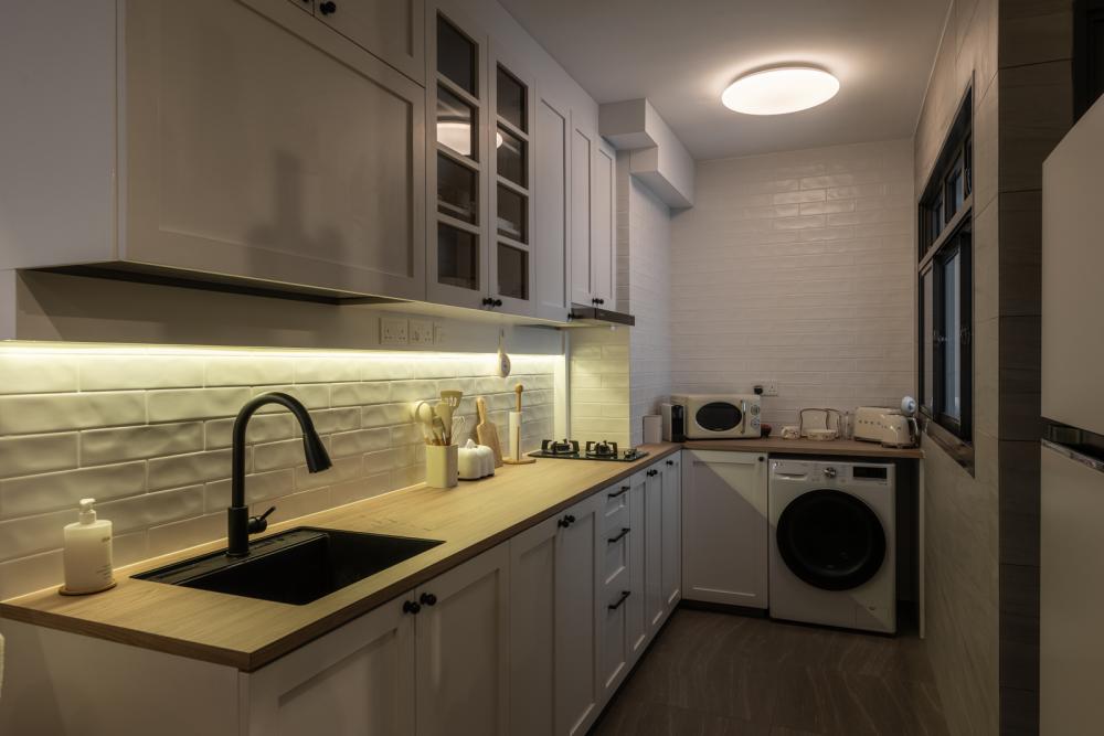 Country Kitchen with Open Kitchen and Kitchen Backsplash
