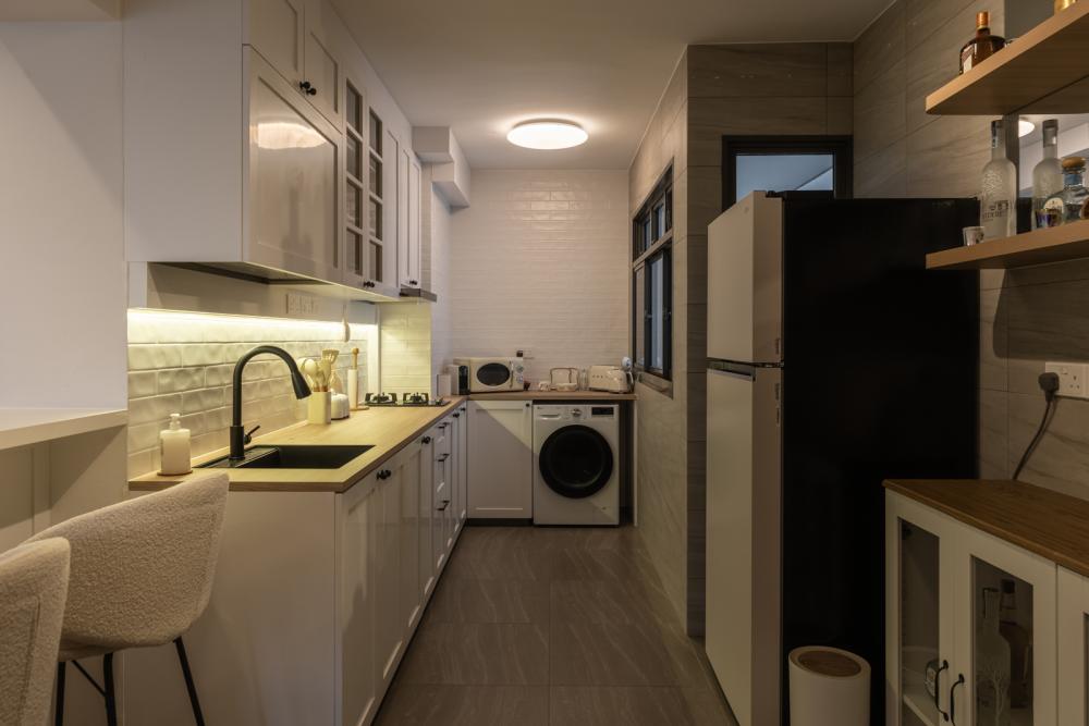 Country Kitchen with Kitchen Island and Kitchen Backsplash