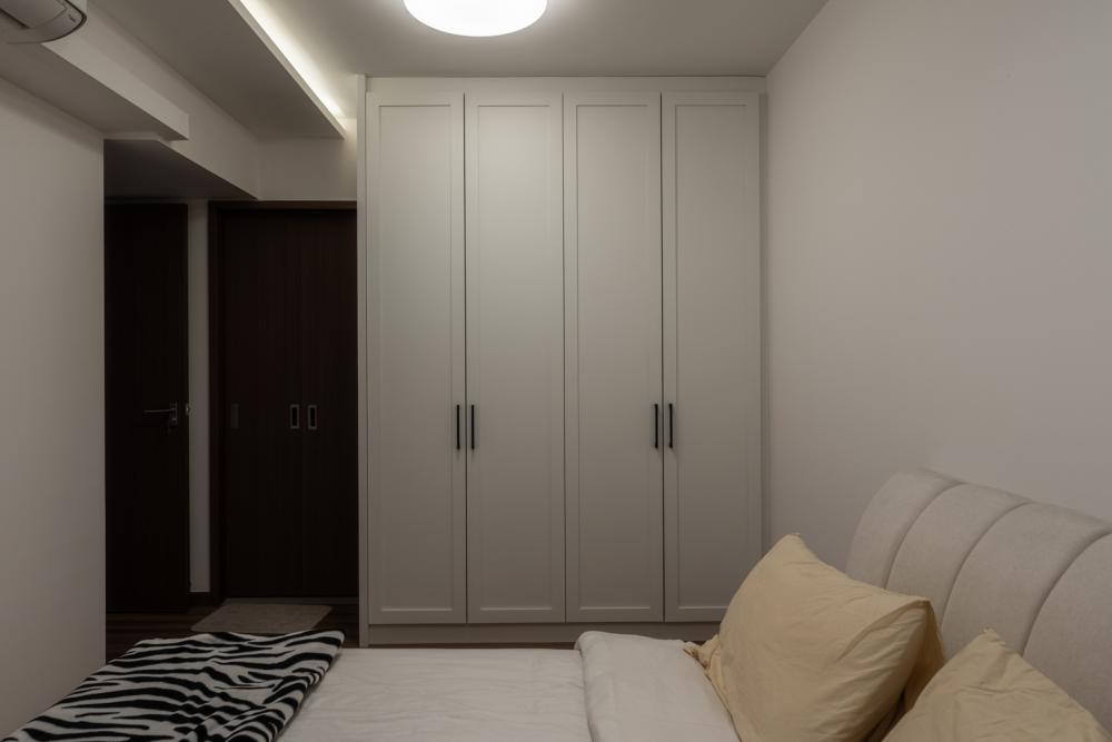 Country Bedroom with Vinyl Flooring and Cove Lighting