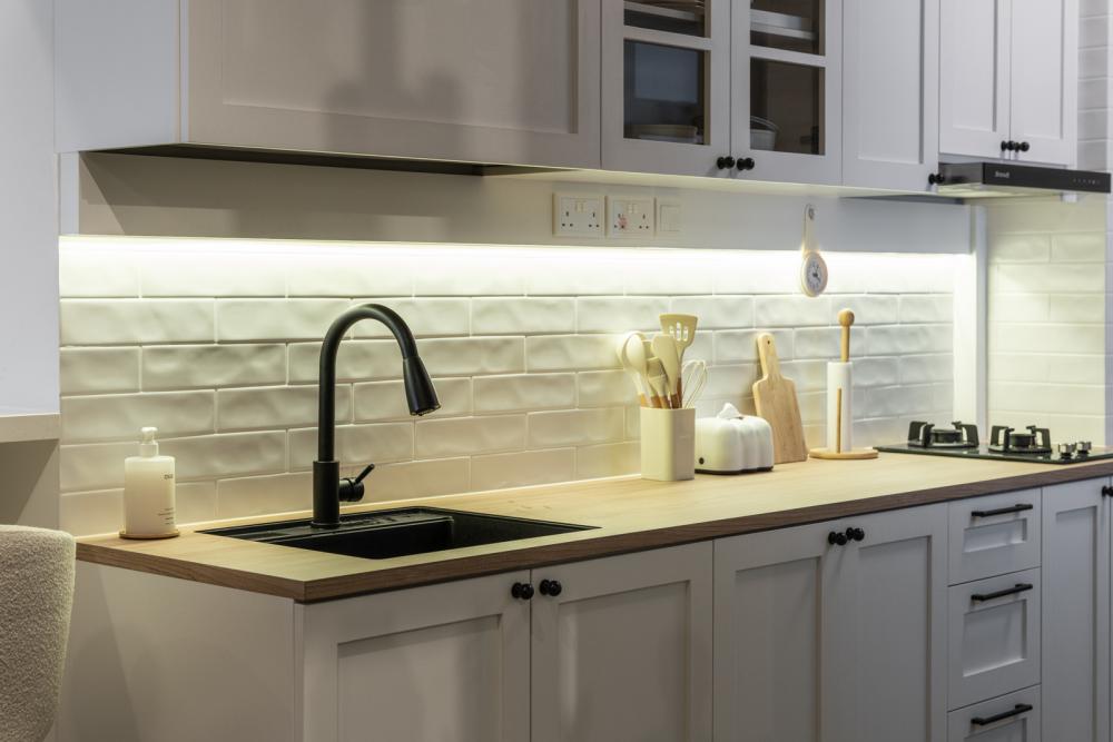 Country Kitchen with Open Kitchen and Kitchen Backsplash