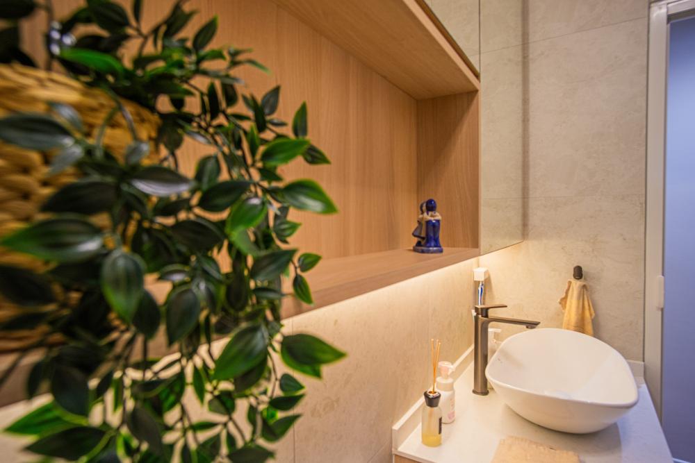 Modern Bathroom with Bathroom Sinks and Bath mats