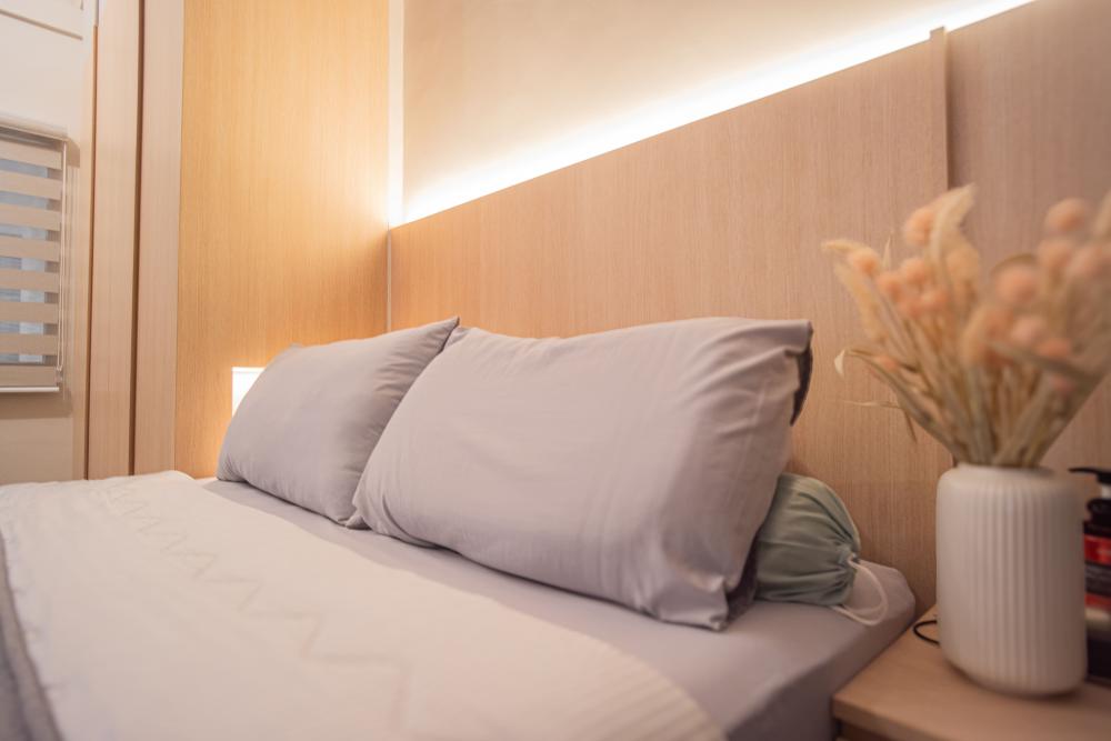 Modern Bedroom with Platform Bed and Vinyl Flooring