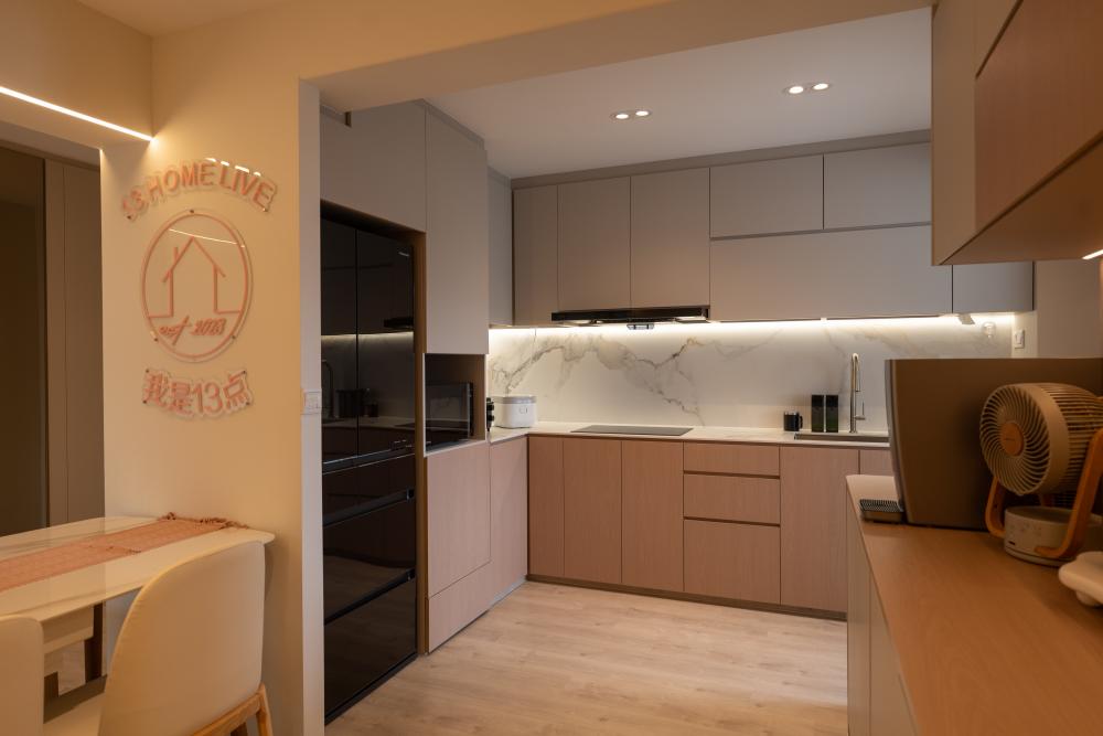 Scandinavian Kitchen with Open Kitchen and Kitchen Backsplash