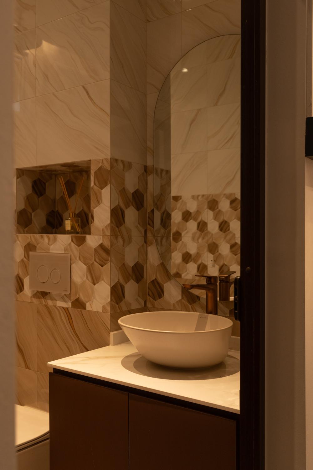 Modern Bathroom with Mirror and Bathroom Storage