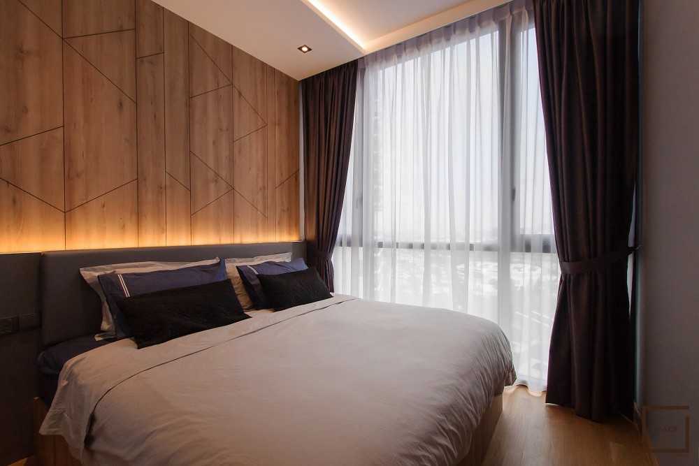 Industrial Bedroom with Vinyl Flooring and Cove Lighting