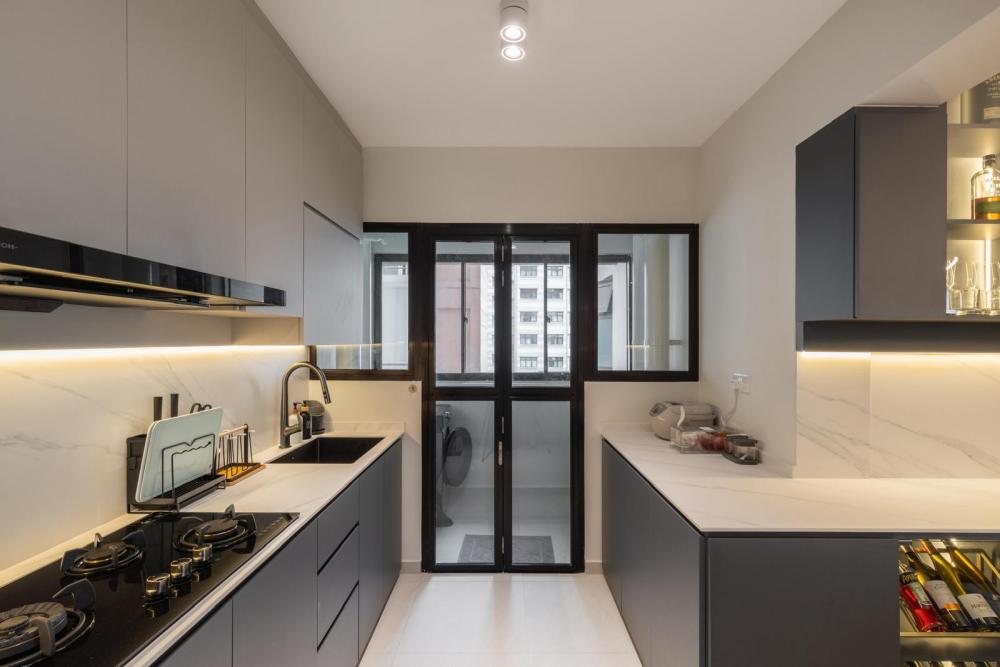 Modern Kitchen with Countertop and Homogeneous Tiles