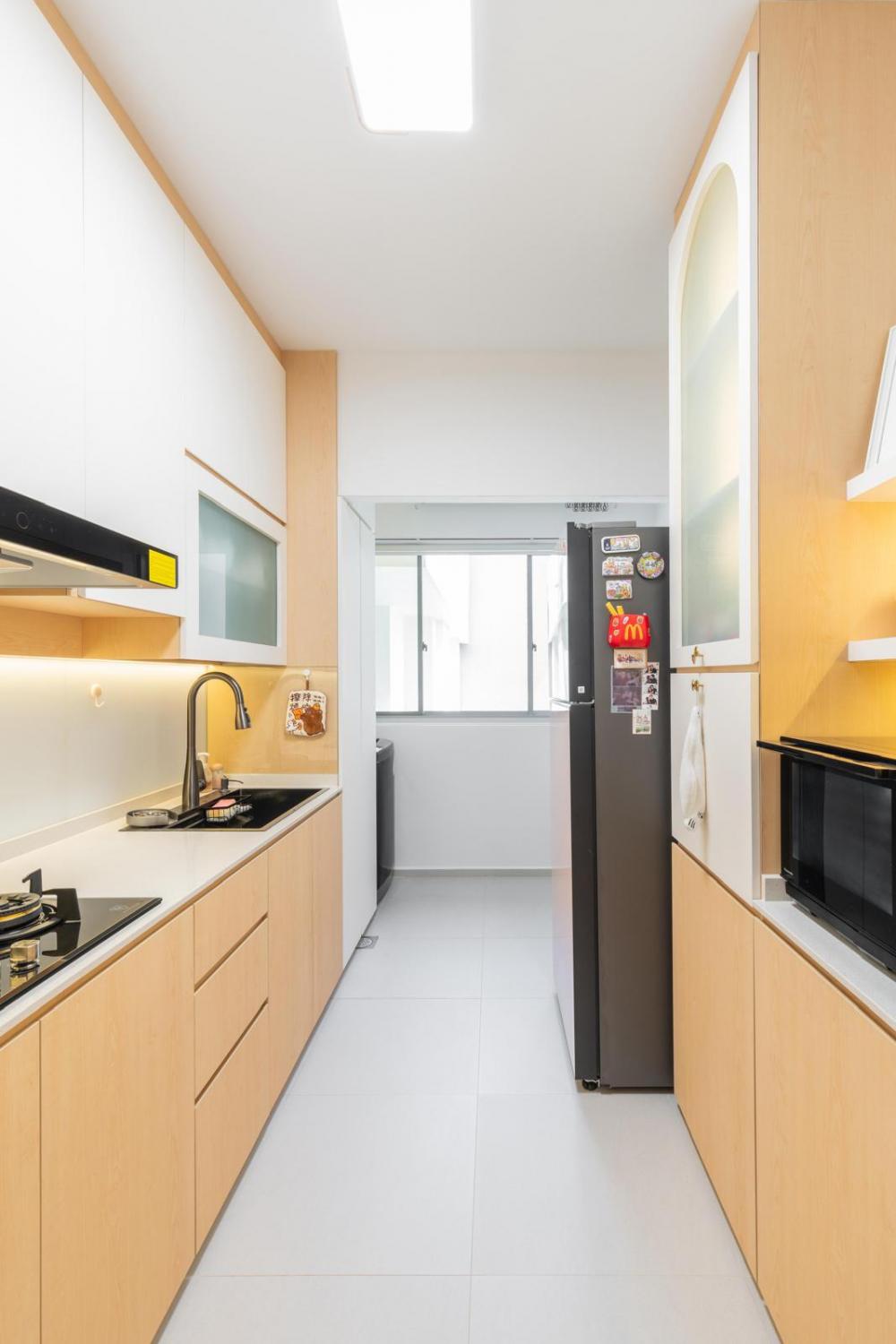 Contemporary Kitchen with Countertop and Homogeneous Tiles