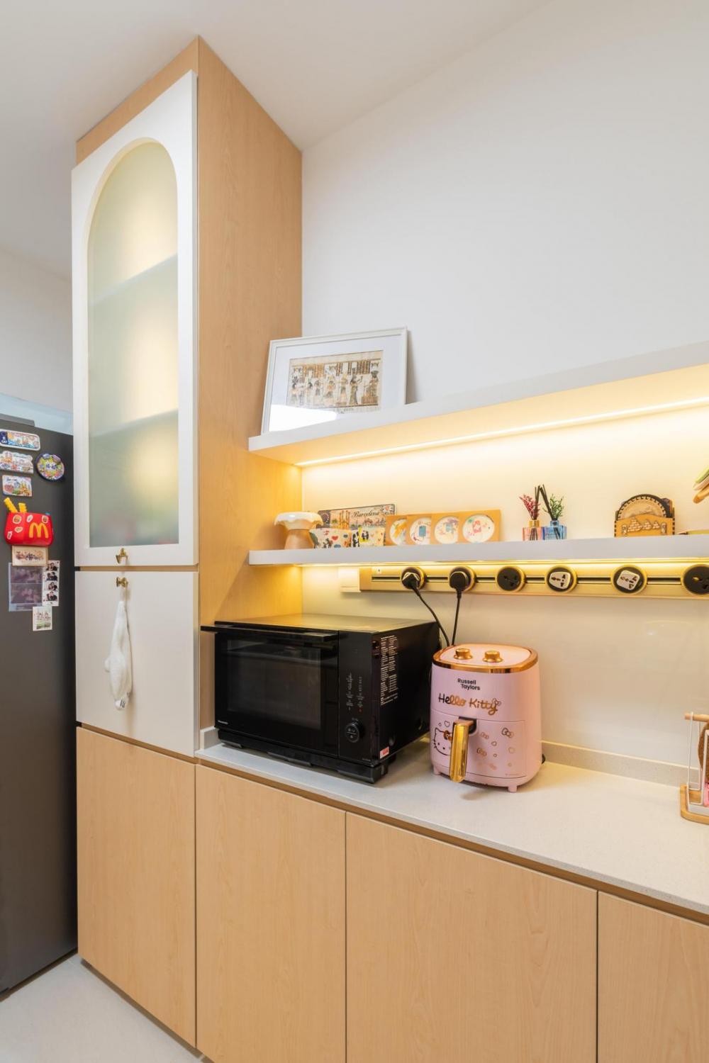 Contemporary Kitchen with Countertop and Homogeneous Tiles