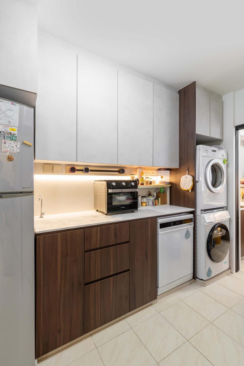 Contemporary Kitchen with Countertop and Homogeneous Tiles