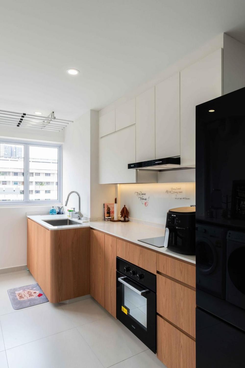 Minimalist Kitchen with Countertop and Homogeneous Tiles
