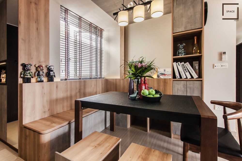 Scandinavian Dining Room with Dining Table and Dining Chairs