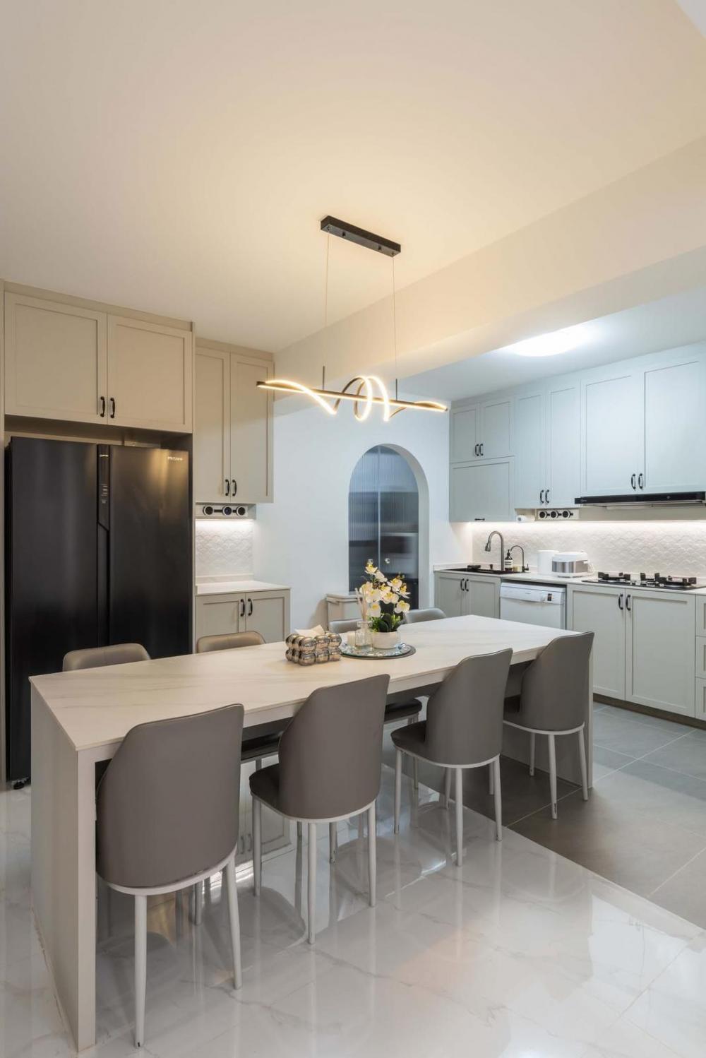 Modern Dining Room with Drop Light and Dining Table
