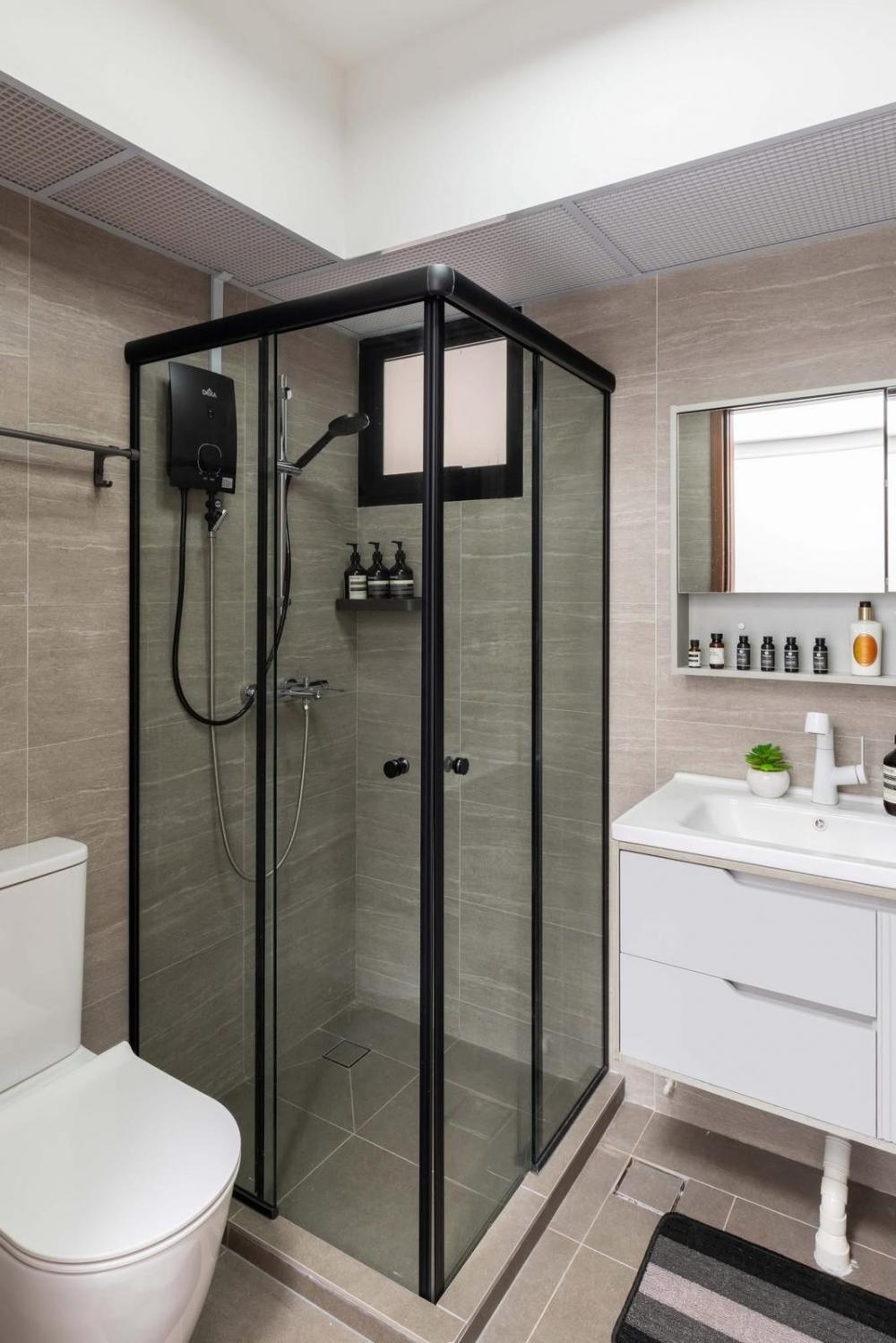 Modern Bathroom with Homogeneous Tiles and Shower Screen