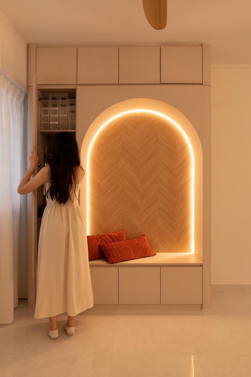 Minimalist Entryway with Mirror and Seating Bench