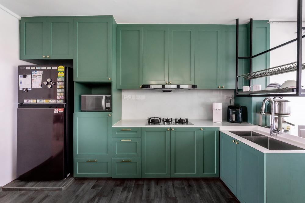 Modern Kitchen with Countertop and Homogeneous Tiles