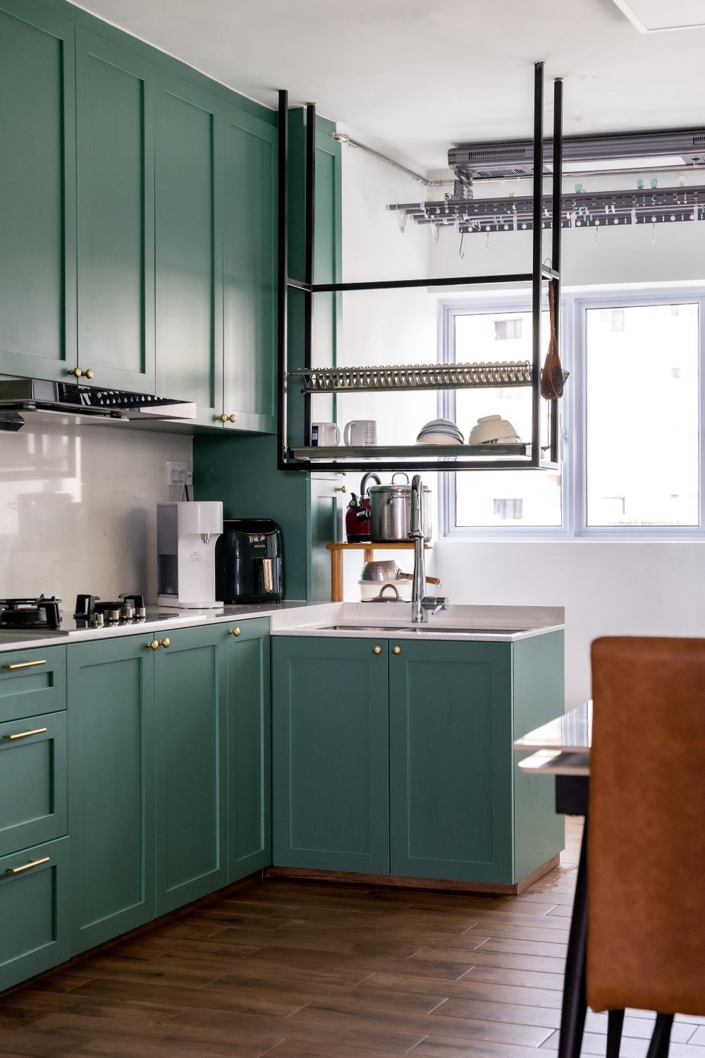Modern Kitchen with Homogeneous Tiles and Wood Flooring
