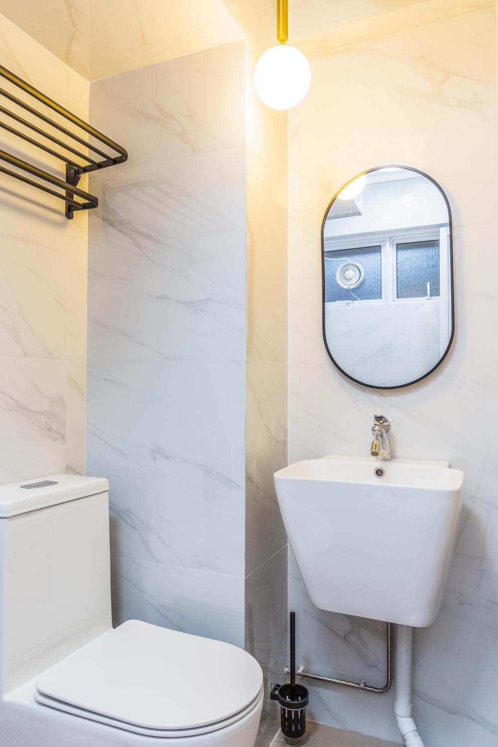 Minimalist Bathroom with Homogeneous Tiles and Mirror