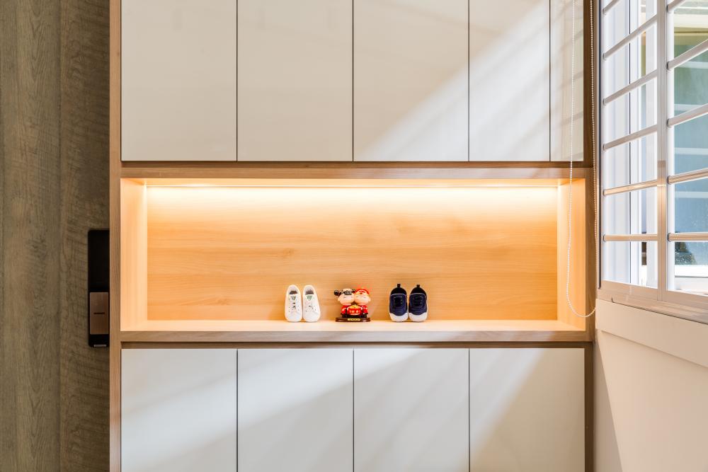 Minimalist Entryway with Console Table and Small Storage
