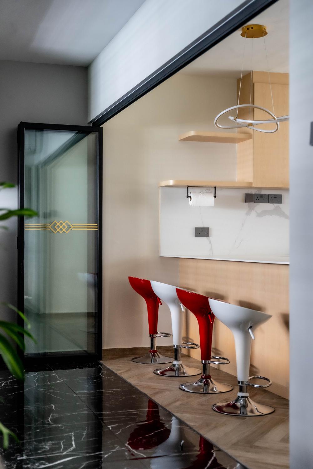 Modern Dining Room with Drop Light and Lighting