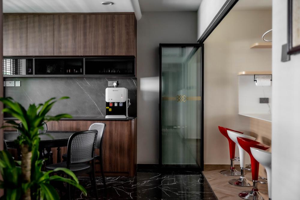 Modern Kitchen with Countertop and Kitchen Backsplash