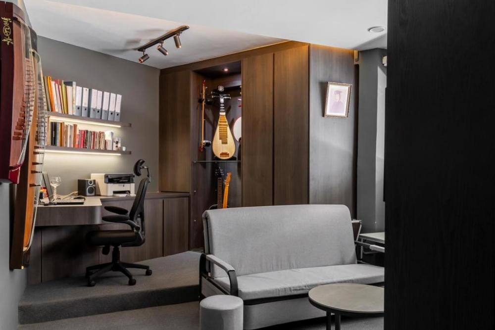 Modern Study with Bookshelf and Desk Chairs
