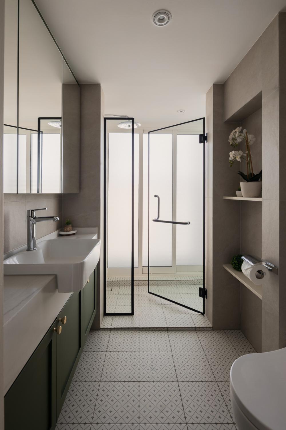 Eclectic Bathroom with Homogeneous Tiles and Mirror