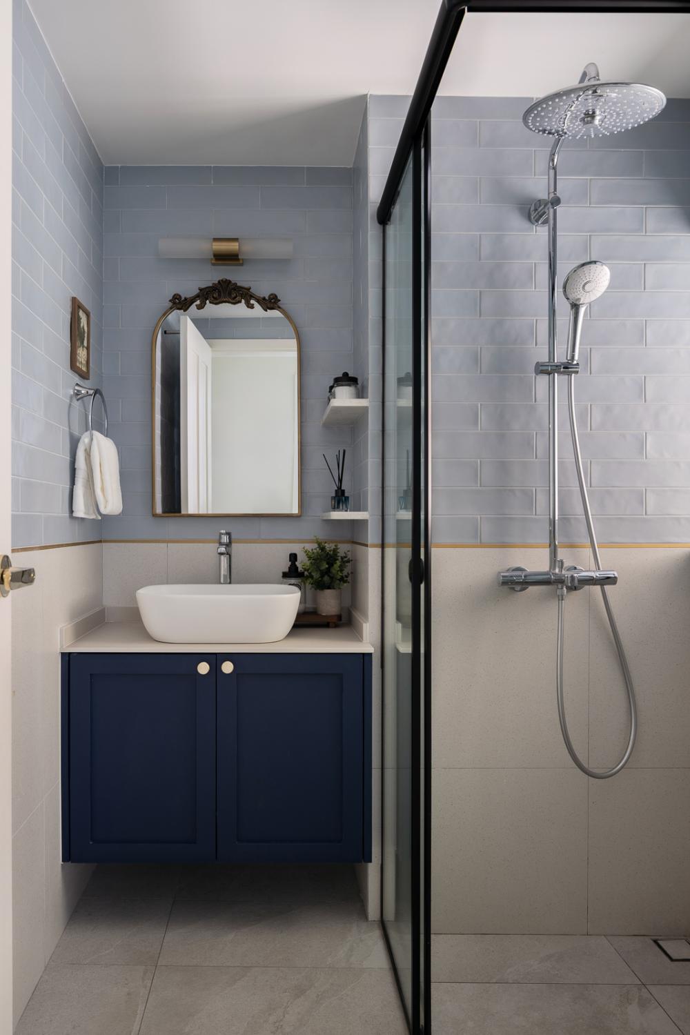 Eclectic Bathroom with Homogeneous Tiles and Mirror