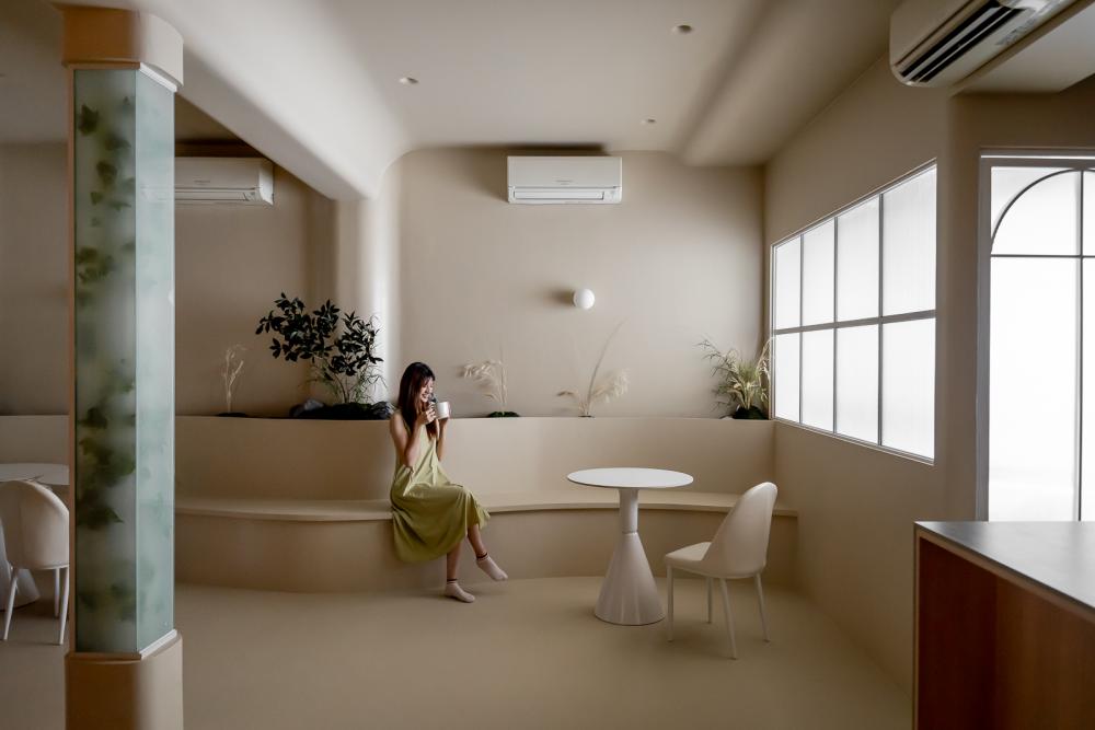 Scandinavian Living Room with Settee and Drop Light