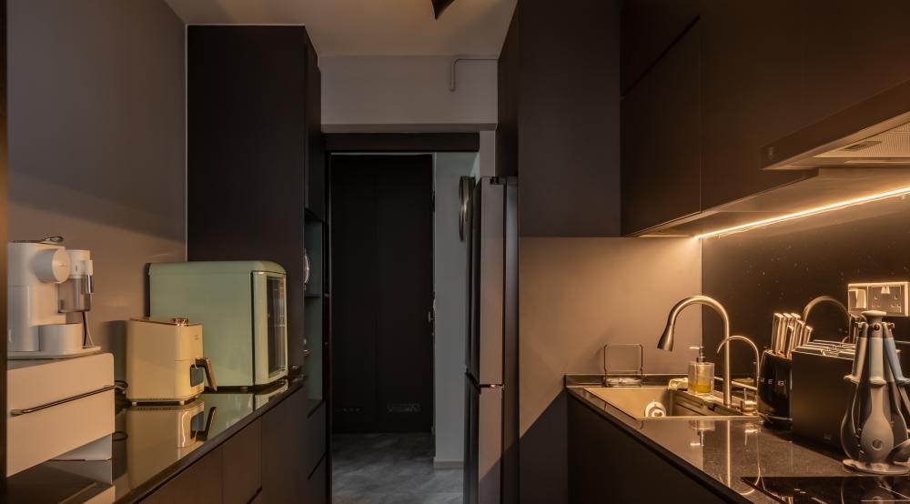 Modern Kitchen with Countertop and Homogeneous Tiles