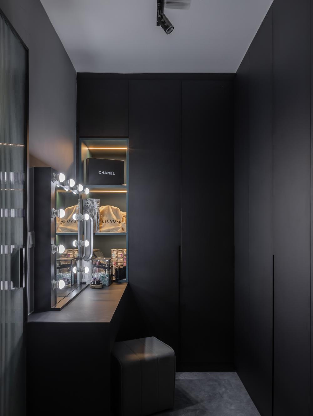 Modern Bedroom with Vinyl Flooring and Mirror