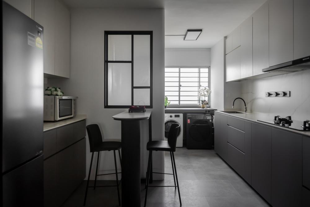 Modern Kitchen with Countertop and Homogeneous Tiles