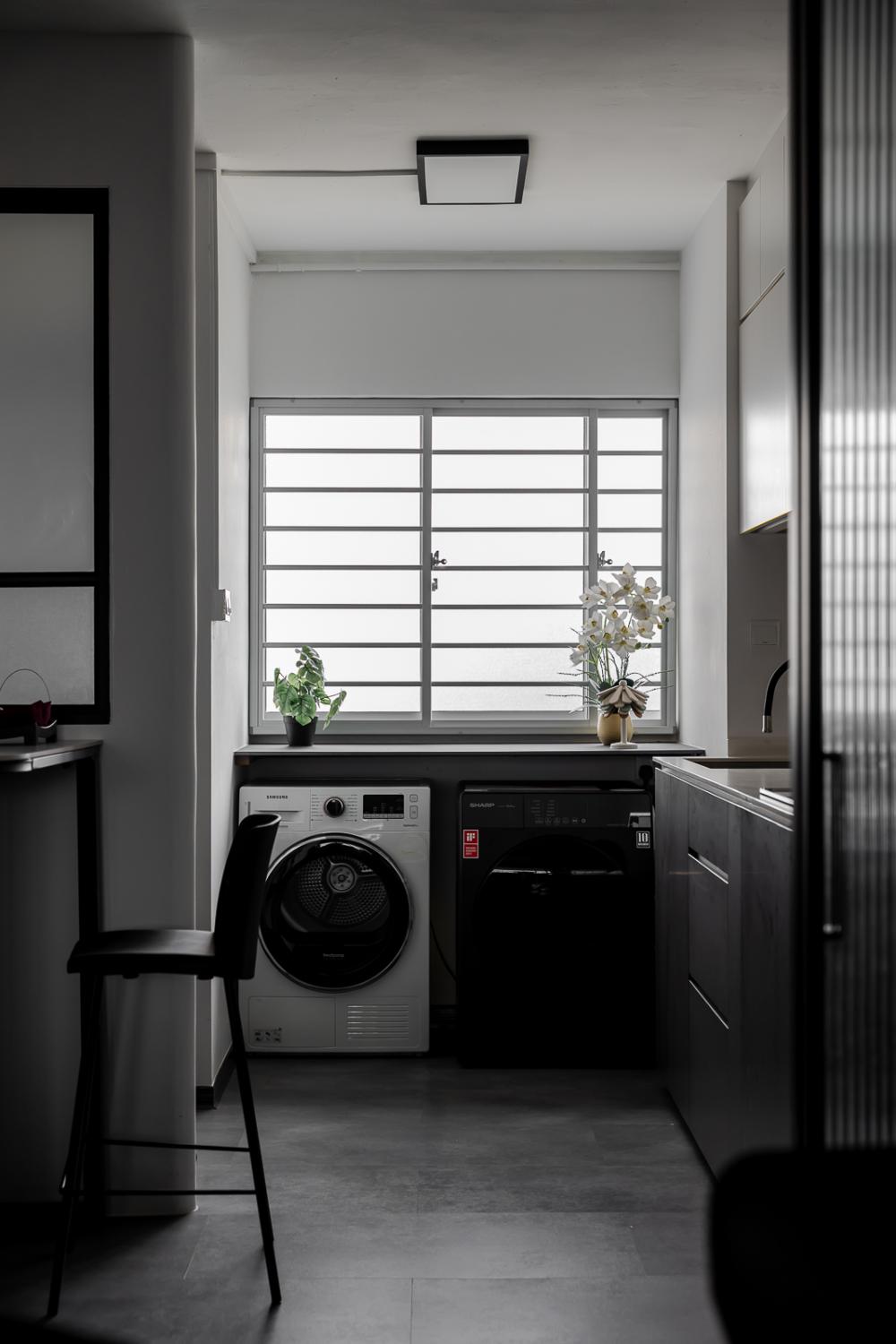 Modern Kitchen with Countertop and Homogeneous Tiles