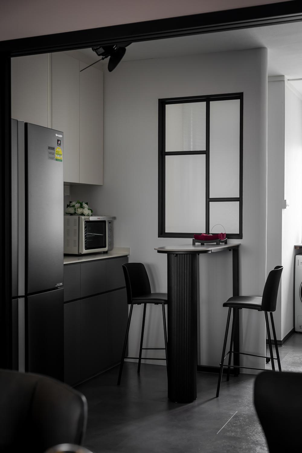 Modern Kitchen with Countertop and Homogeneous Tiles
