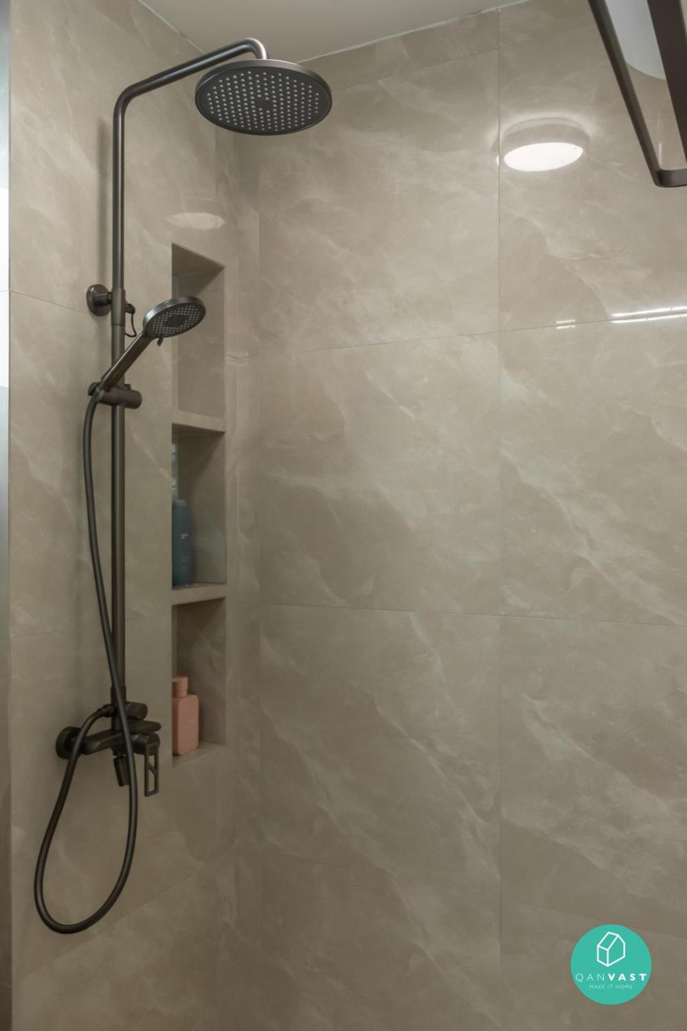 Vintage Bathroom with Homogeneous Tiles and Bathroom Storage