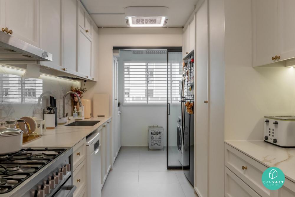 Vintage Kitchen with Countertop and Homogeneous Tiles