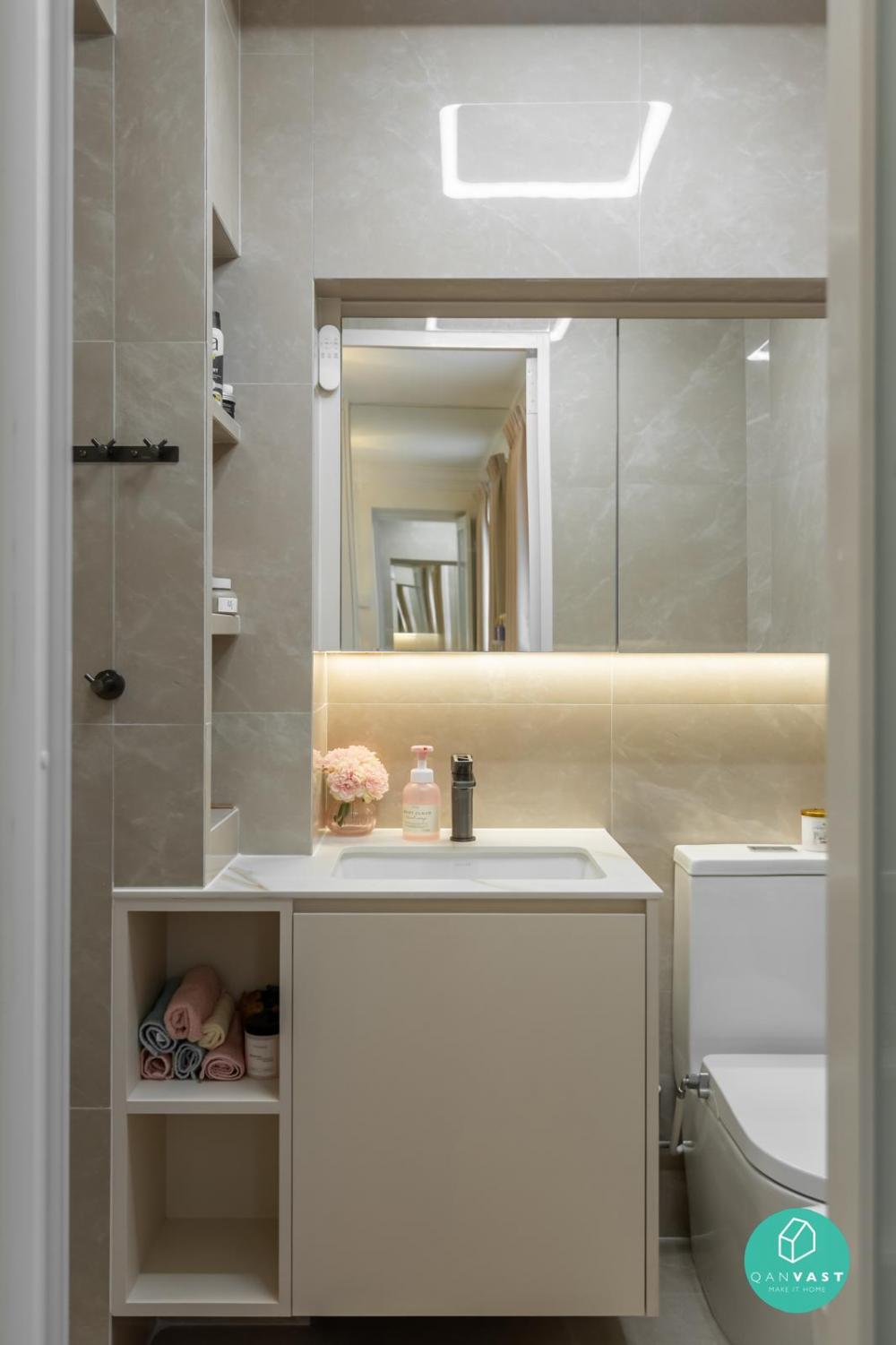 Vintage Bathroom with Homogeneous Tiles and Mirror