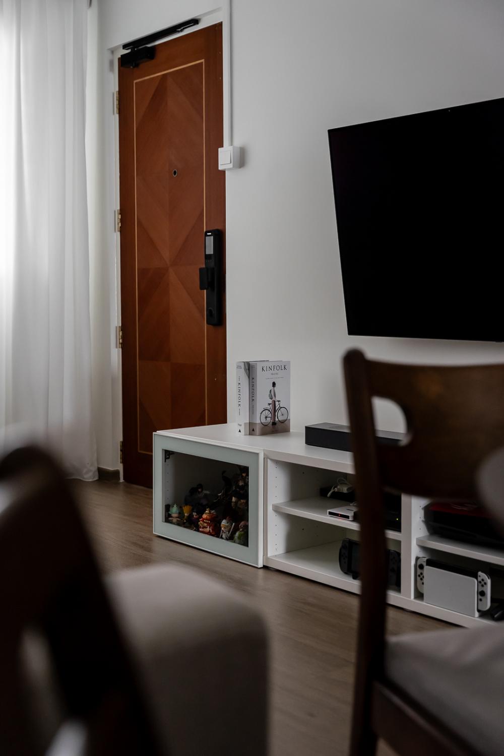 Minimalist Living Room with Vinyl Flooring and Curtain