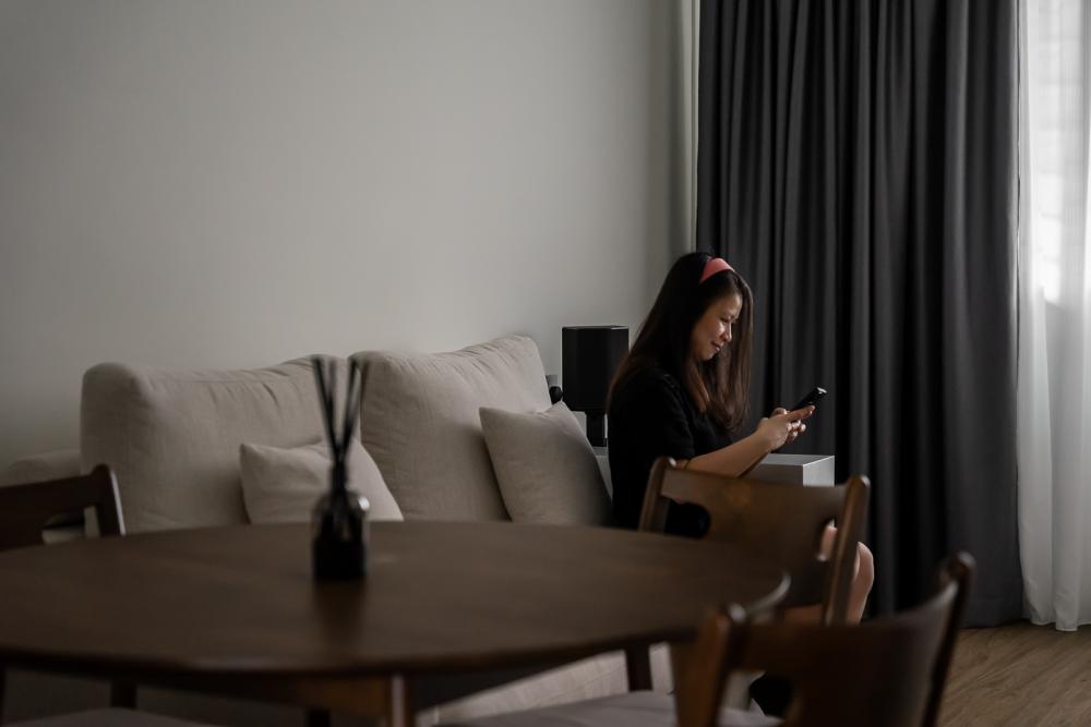 Minimalist Living Room with Vinyl Flooring and Curtain