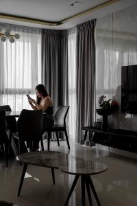 Modern Resale Condominium by Dan Avenue Pte Ltd