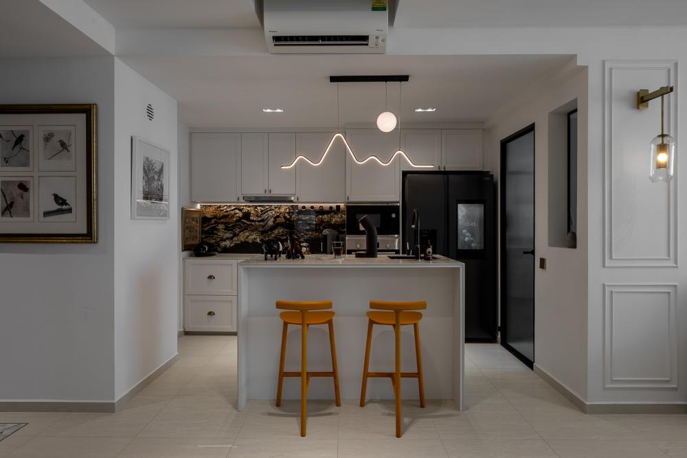 Modern Kitchen with Countertop and Homogeneous Tiles