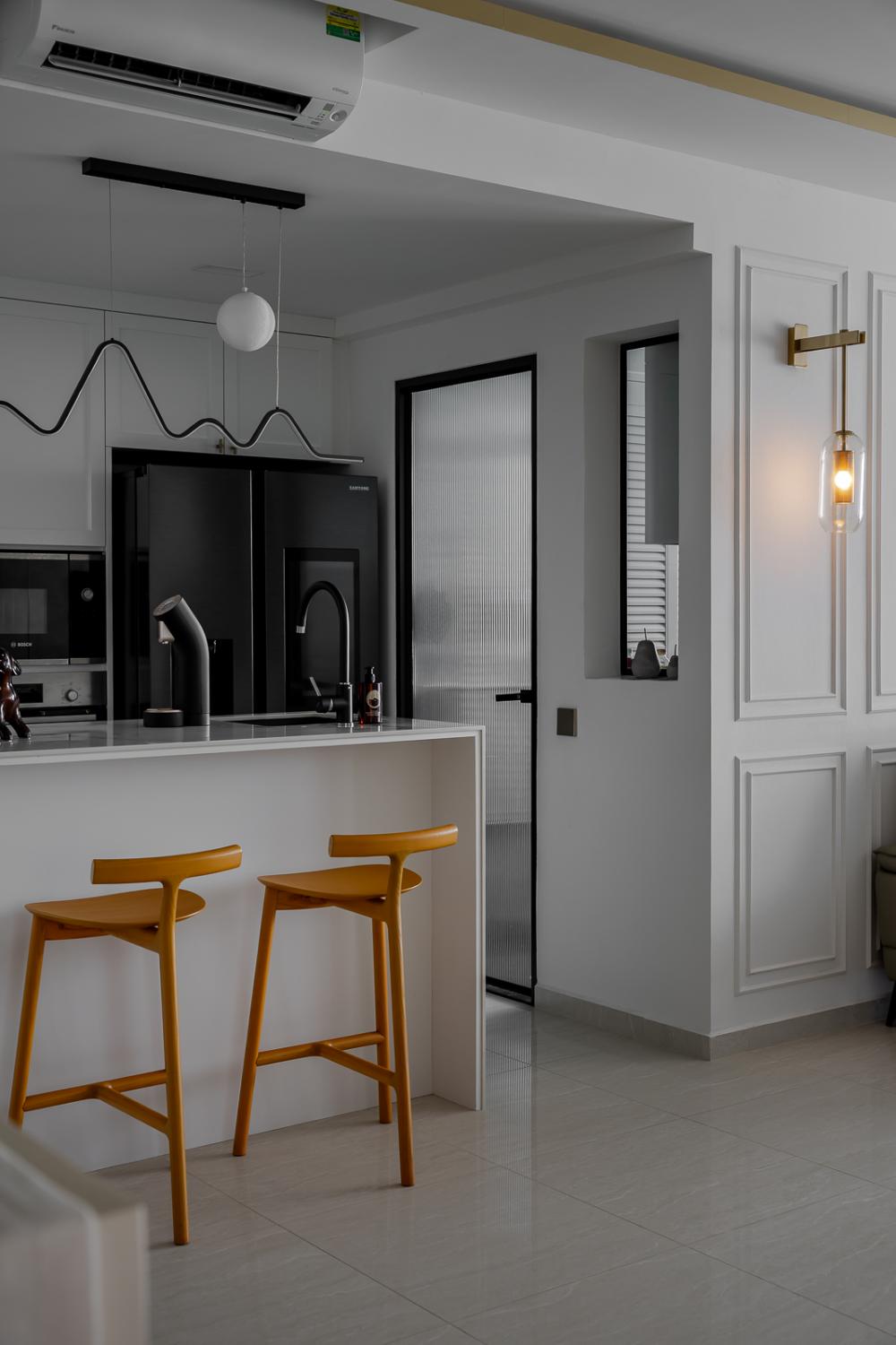 Modern Kitchen with Countertop and Homogeneous Tiles