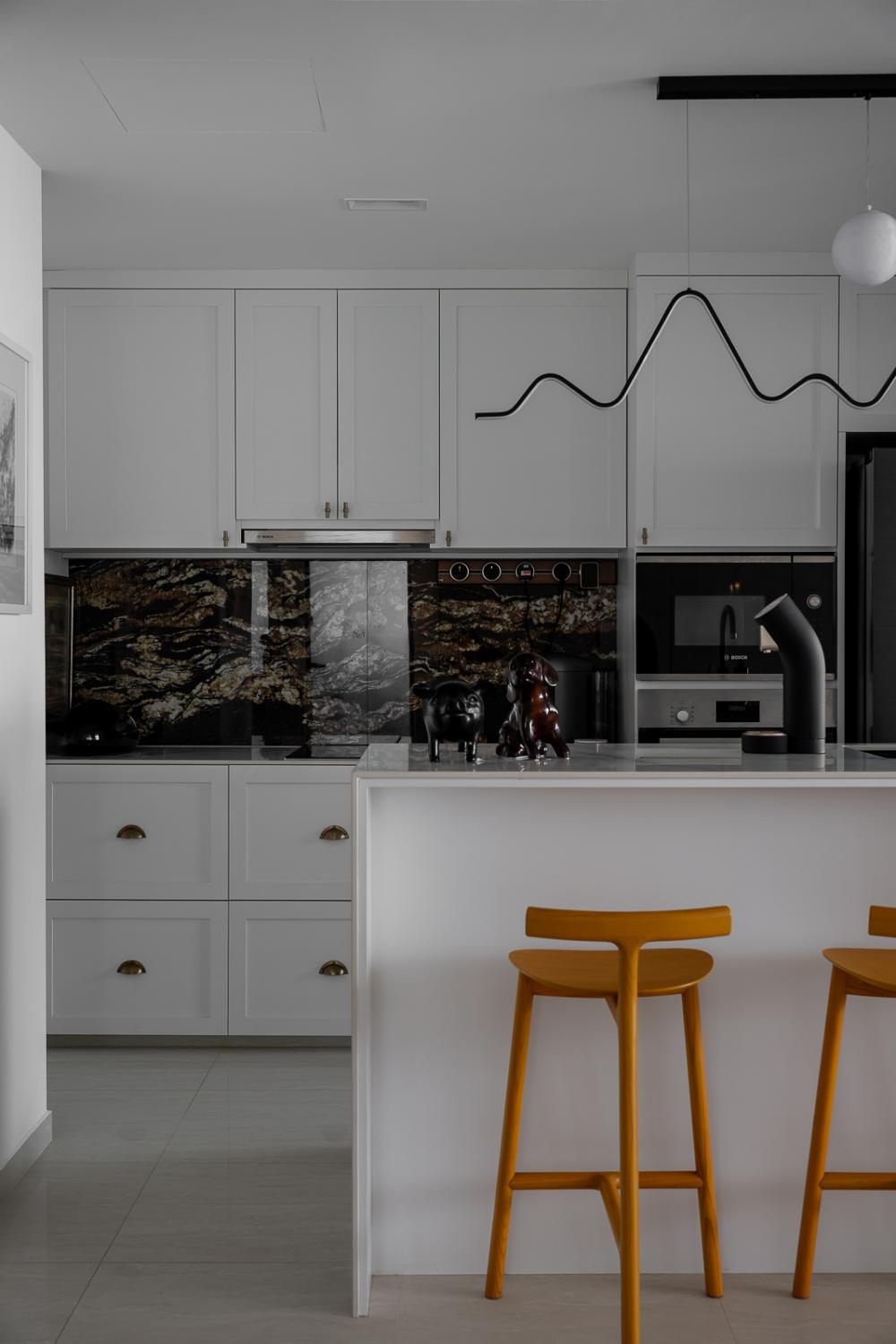 Modern Kitchen with Countertop and Homogeneous Tiles