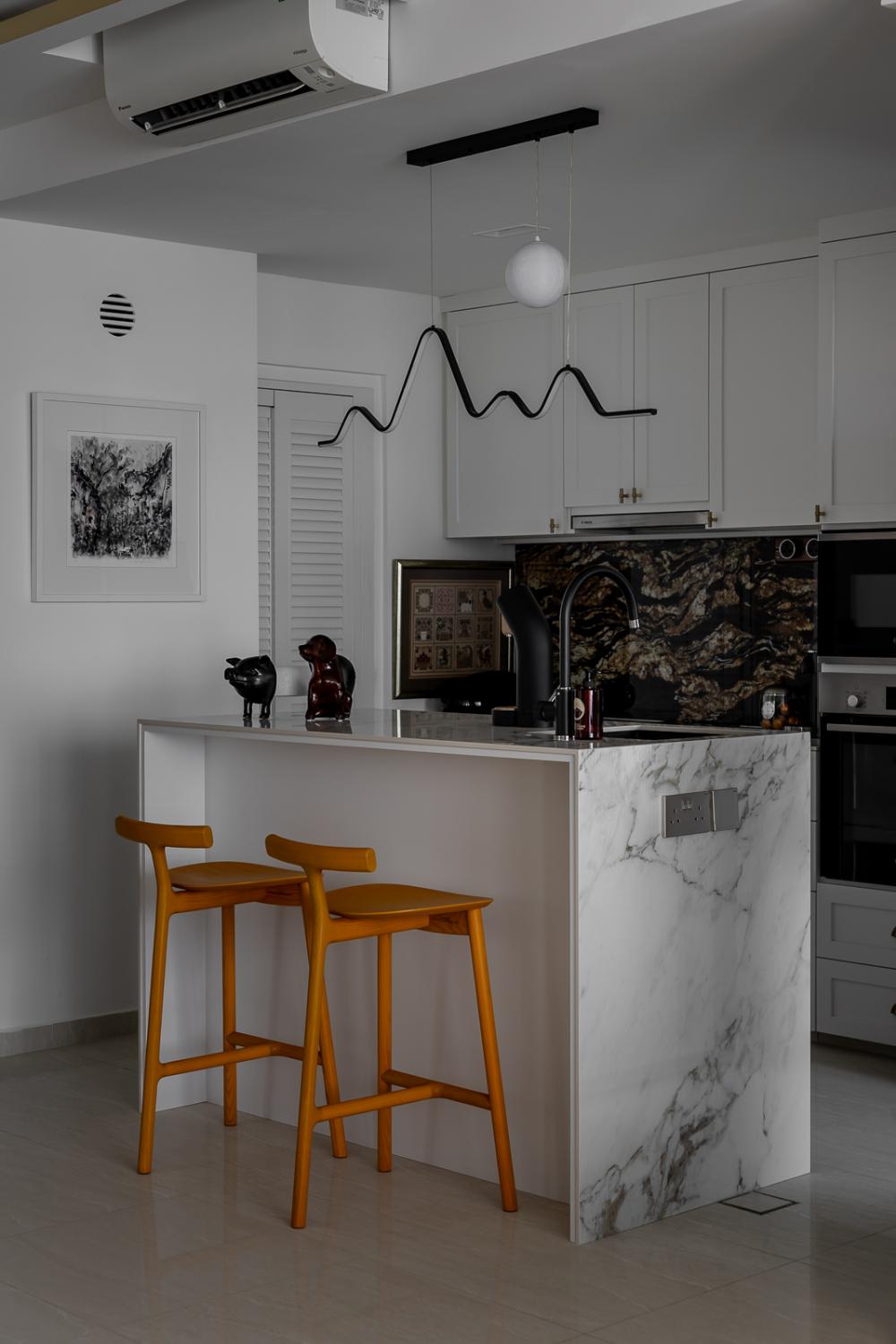 Modern Kitchen with Countertop and Homogeneous Tiles