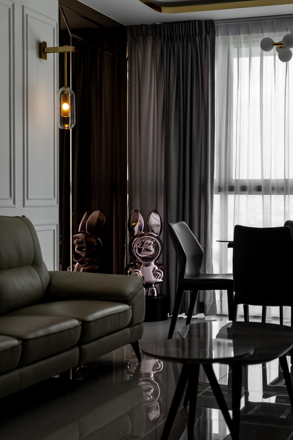 Modern Living Room with Homogeneous Tiles and Marble Floor