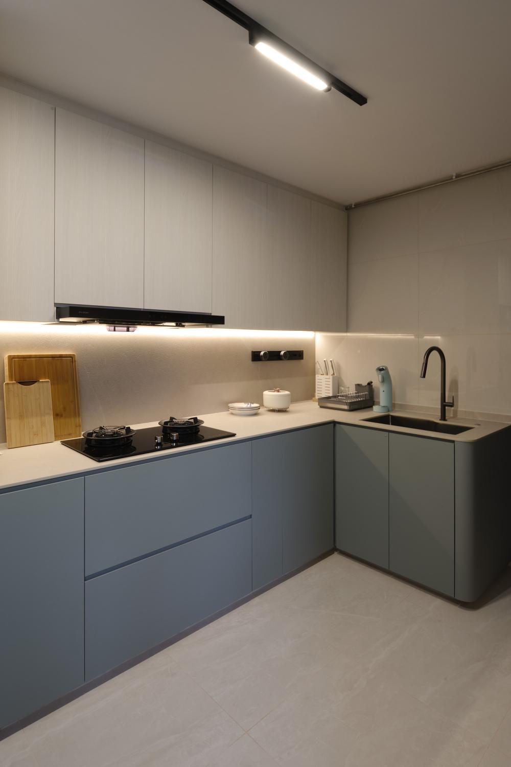 Contemporary Kitchen with Countertop and Vinyl Flooring