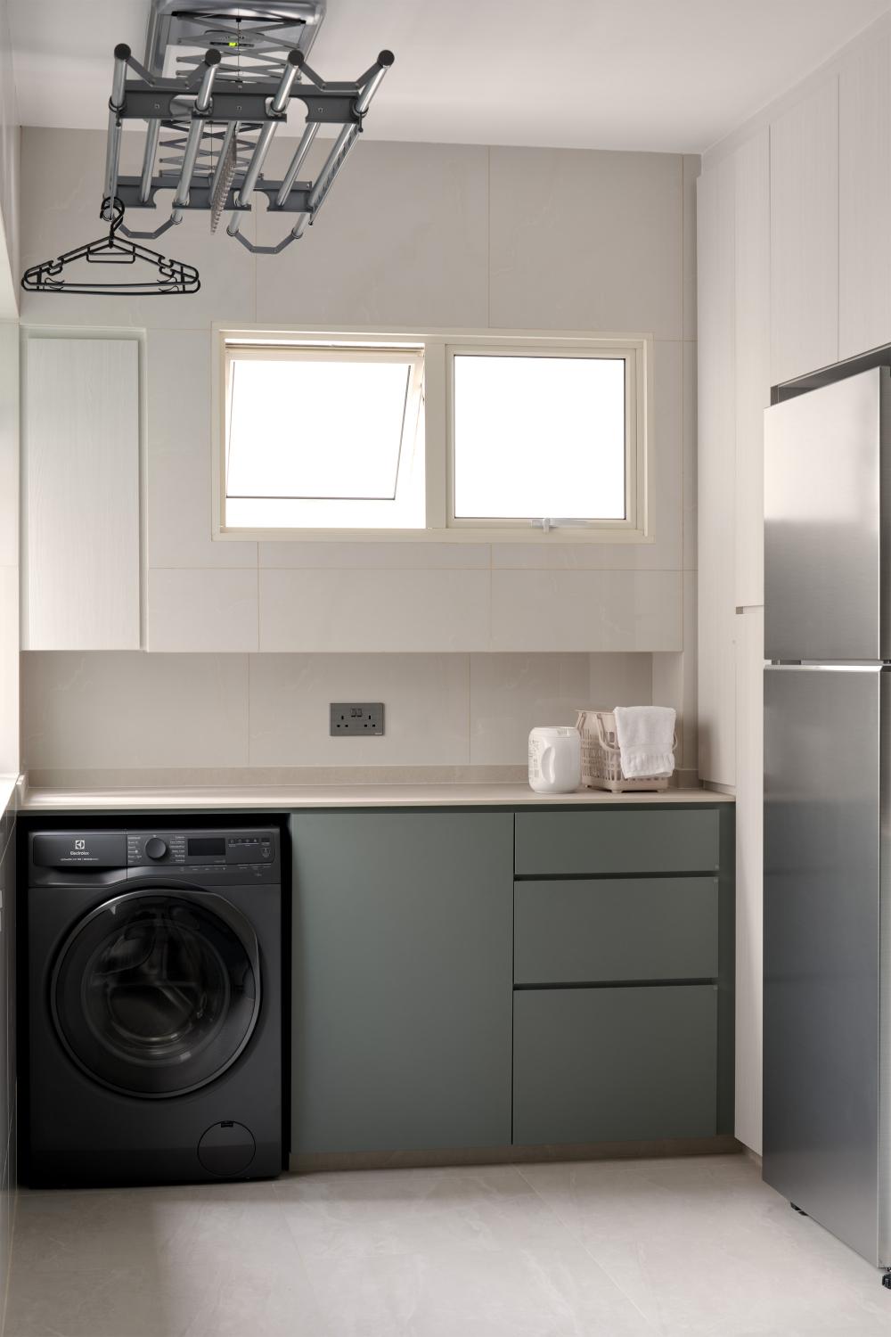 Contemporary Service Yard with Washing Machine and Laundry Area