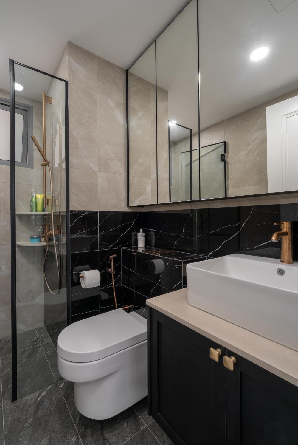Modern Bathroom with Mirror and Bathroom Storage
