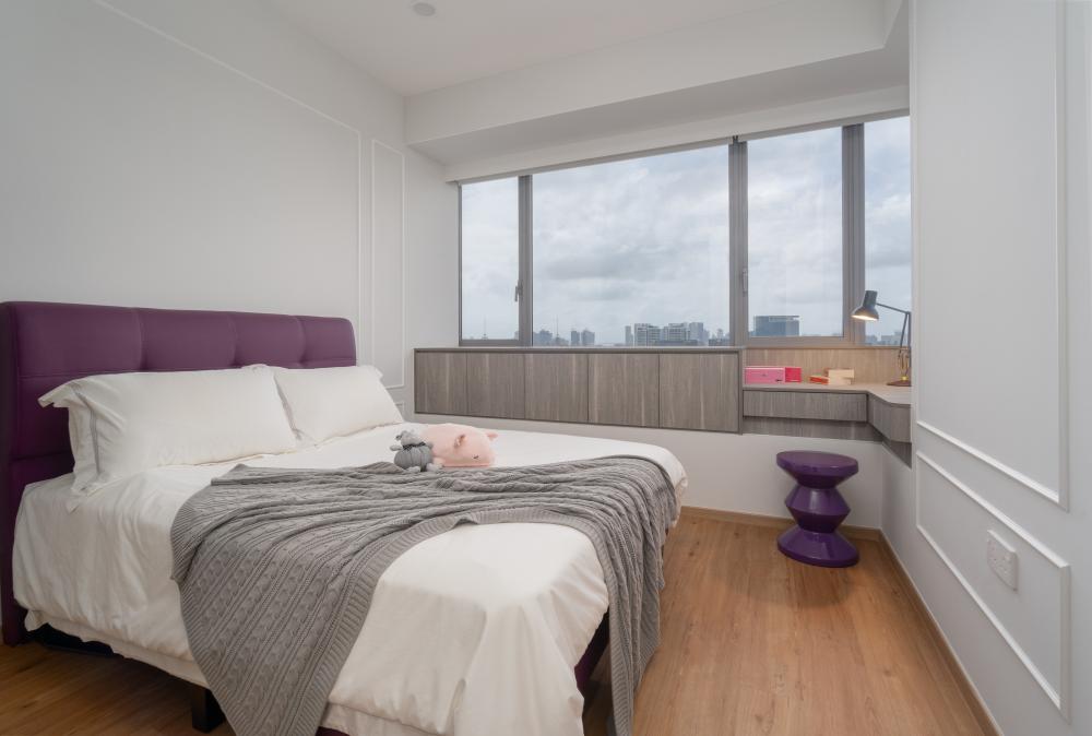 Modern Bedroom with Queen Bed and Bed