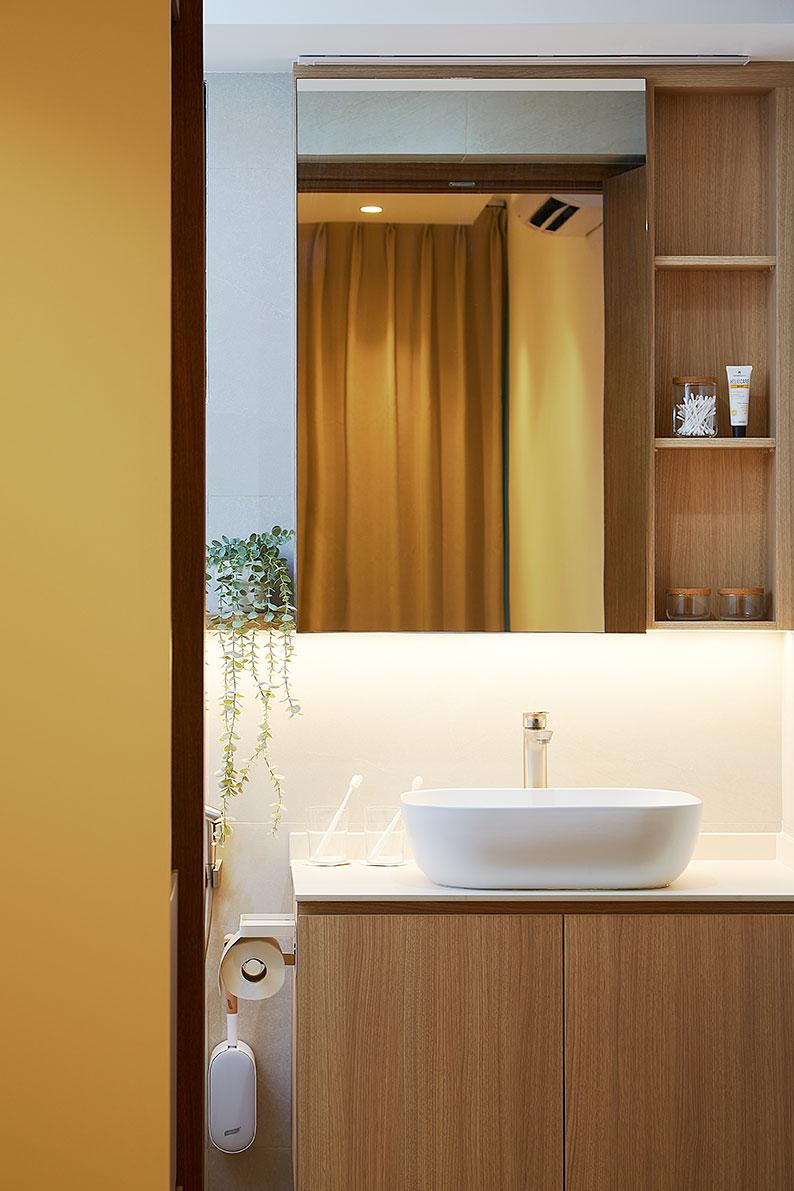 Scandinavian Bathroom with Mirror and Bathroom Storage