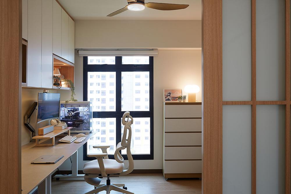 Scandinavian Bedroom with Vinyl Flooring and Ceiling Fan